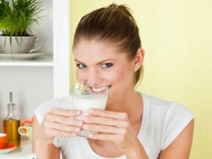 Вчені з'ясували, що незбиране молоко дуже корисне для серця